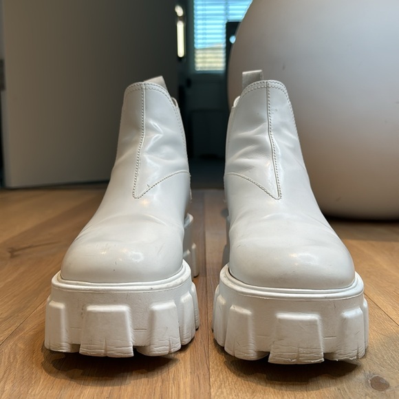 Prada boots in good condition, very comfortable - Picture 5 of 5